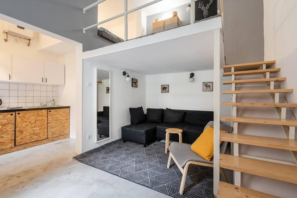 Stylish In The Center Apartment